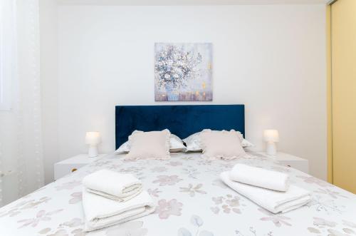 Two bedroom apartment Smile with spacious terrace and secure private garage
