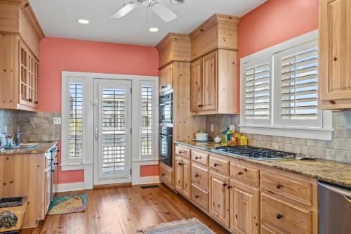 Η κουζίνα ή μικρή κουζίνα στο The Amadeus home