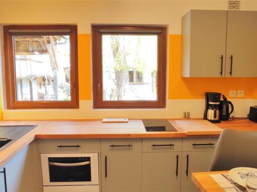 Photo de la galerie de l'établissement Gîte familial avec jardin, proche nature, idéal pour randonneurs et séjours reposants en Picardie Verte - FR-1-526-36, à Loueuse