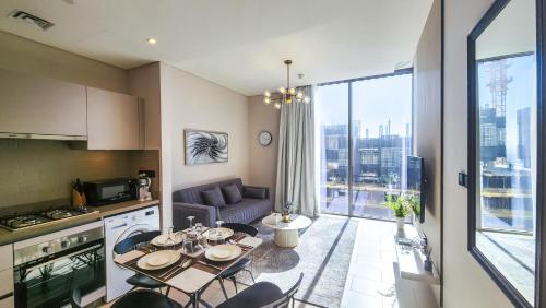 STAY BY LATINEM Luxury 1BR Holiday Home CVR A2006 near Burj Khalifa