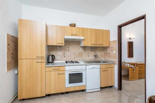 Apartments with parking space Medulin - 7494