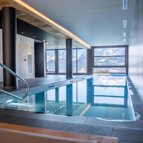 Бассейн в Les Roches du Mont Blanc или поблизости