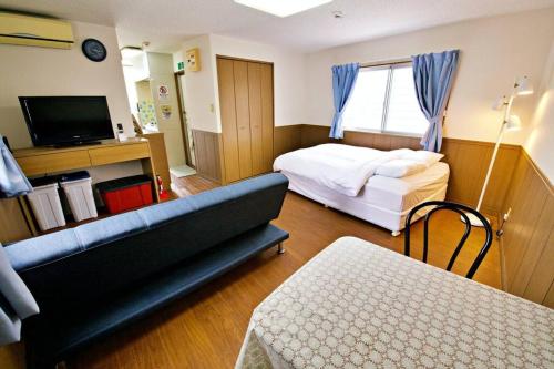 Una cama o camas en una habitación de ピースリー安里301