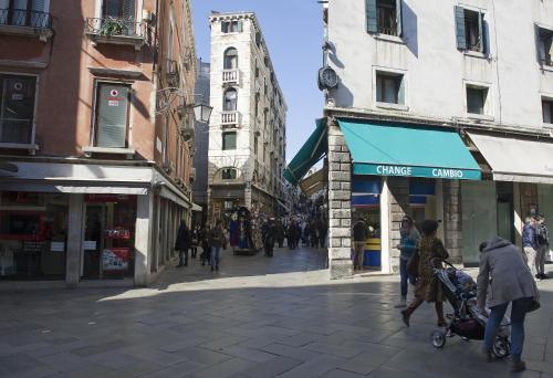 a group of people walking down a city street at San Marco - Rialto with WIFI in Venice