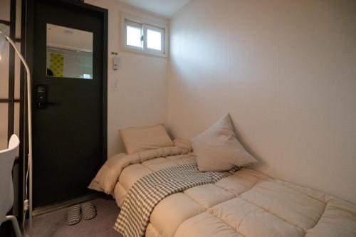 Lova arba lovos apgyvendinimo įstaigoje Arte Premium Oneroom Tel Myeongdong