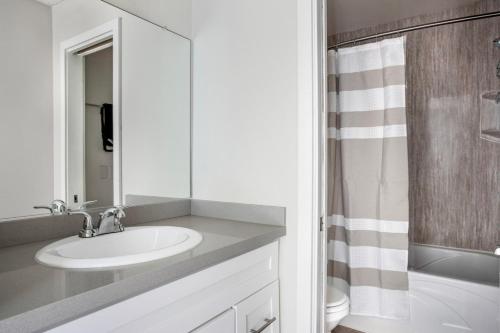 Ένα μπάνιο στο Marina Del Rey 1br w gym bbq nr Venice Beach LAX-879