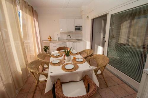 Φωτογραφία από το άλμπουμ του Apartments by the sea Duce, Omis - 7576 σε Duce