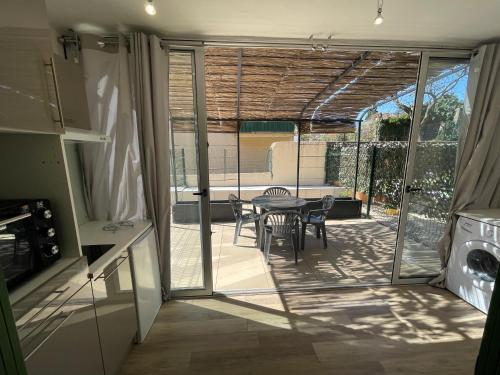 Fotografia z galérie ubytovania Appartement avec belle terrasse,ascenseur,parking v destinácii Amélie-les-Bains-Palalda