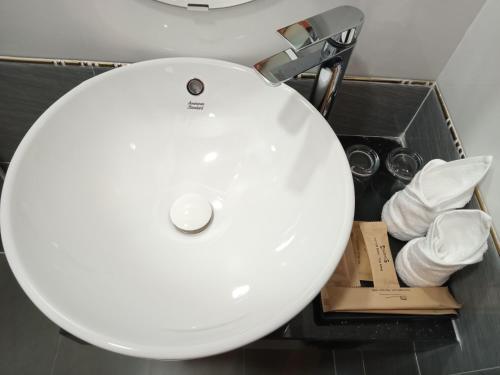 a bathroom with a white sink and a toilet at IRIS HILL VILLA in Thôn Dương Xuân Hạ