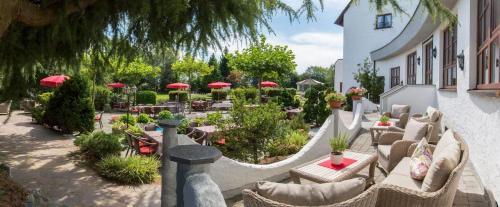 Κήπος έξω από το Hotel Gerbe