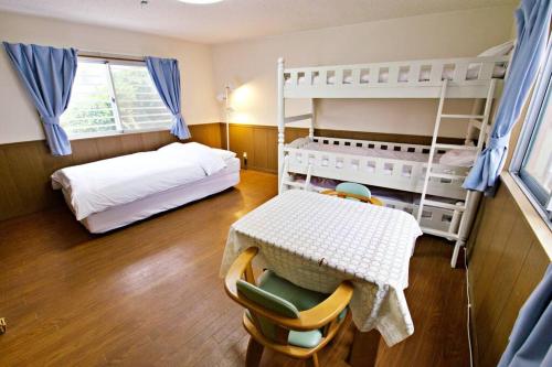 Una cama o camas en una habitación de ピースリー安里201