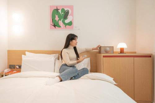 Postel nebo postele na pokoji v ubytování Aank Hotel Guri