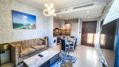 Posezení v ubytování STAY BY LATINEM Luxury 1BR Holiday Home CVR B3202 near Burj Khalifa
