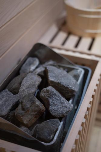 a tray of rocks sitting on top of a stove at Capsule Marrakech I Chicha I Sauna I Balnéo I Console PS5 I Cinéma in Trith-Saint-Léger