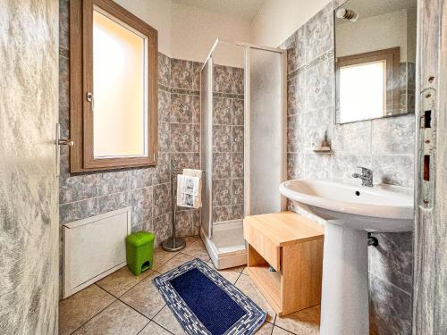 a bathroom with a sink and a mirror at Via Sardegna in Santa Teresa Gallura