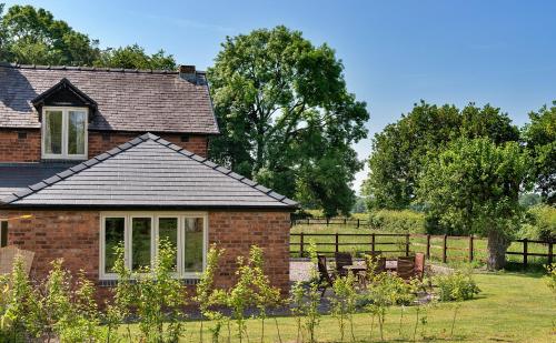 Taman di luar Finest Retreats - Fox and Hare