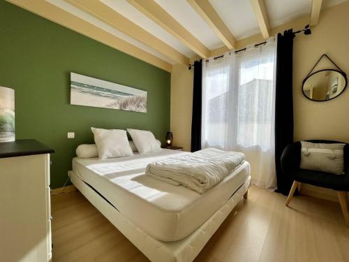 Posteľ alebo postele v izbe v ubytovaní Maison Saint-Denis-d'Oléron, 4 pièces, 6 personnes - FR-1-246A-230