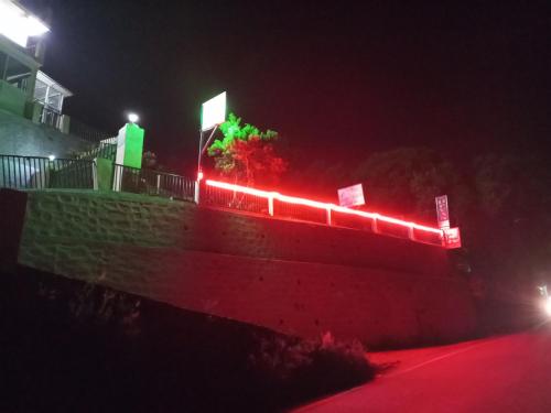 Bangunan di mana terletaknya rumah tamu ini