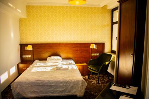 Ένα ή περισσότερα κρεβάτια σε δωμάτιο στο Hotel Pruski