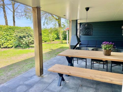 Κήπος έξω από το KempenLodge, luxe boshuis voor 8 pers, in Brabantse natuur