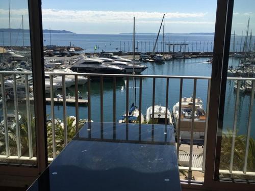 Appartement 1 Chambre Face aux Îles d'Or avec Parking, Port d'Hyères - FR-1-335-182