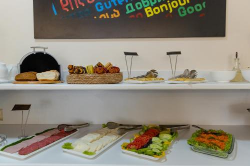 Makanan di atau berdekatan hotel