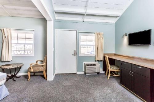 a room with a bed and a desk and a tv at Travelodge by Wyndham Fairfield/Napa Valley in Fairfield