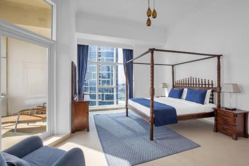 Postel nebo postele na pokoji v ubytování VayK - Modern Four Bedroom with Sea View in Dubai Marina