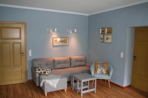 a living room with a couch and a chair at Haus Brunnenkunst in Arnstadt
