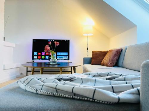 a living room with a couch and a table at Scandinavian Apartment Hotel - Lunden 1 - Central 3 bedroom apartment on two floors in Horsens