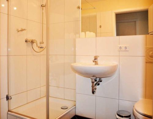 a bathroom with a sink and a shower at Landhaus zum Strande - 44-6 1 in Kägsdorf