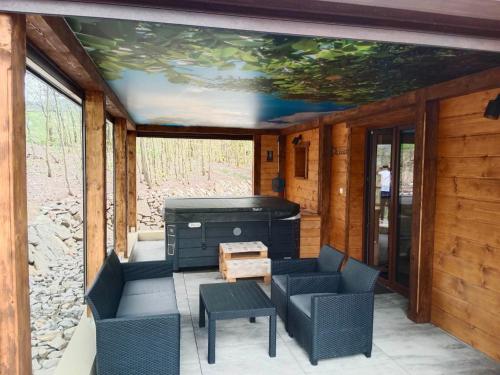 Domek na wzgórzu ''WYDRA'' - JACUZZI i SAUNA