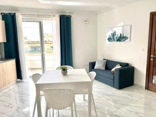 Χώρος καθιστικού στο Condo with Patio overlooking Piazza