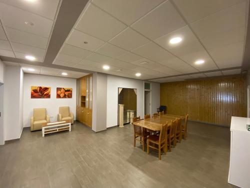 a conference room with a wooden table and chairs at El Rinconcito de dpCristal in Sarria