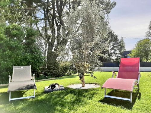 Zdjęcie z galerii obiektu LA VILLA JOSEPHINE - Standing - Wifi - Piscine - Jardin w mieście Quimper