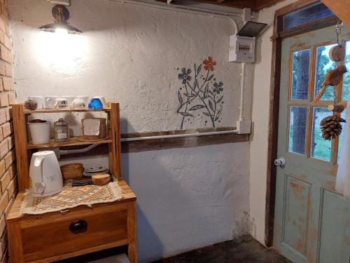 Una cocina o cocineta en THE RIVER RUNS CHIANG KLANG