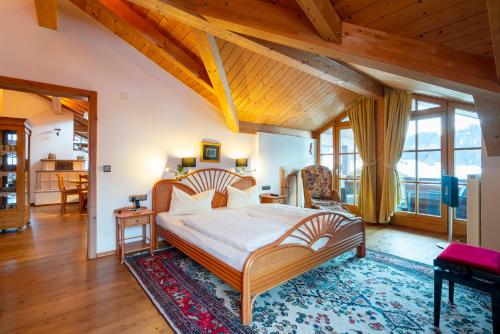 Postel nebo postele na pokoji v ubytování Ferienwohnung Edelweiß mit Bergbahn unlimited