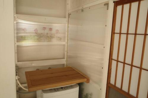 a small kitchen with a sink and a stove at パライソ梅田 in Ise