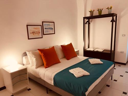 Postel nebo postele na pokoji v ubytování Casa vacanza in centro “La Mongolfiera” C.mare di Stabia