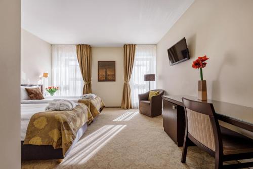 Ein Bett oder Betten in einem Zimmer der Unterkunft Euterpe Hotel