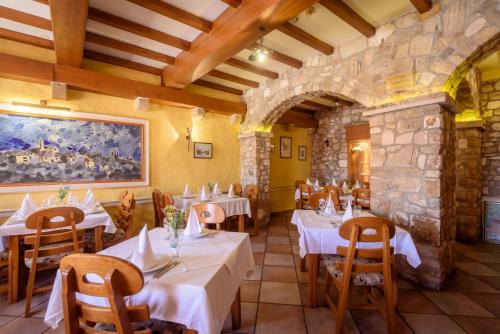 Restaurace v ubytování Djudja I Mate