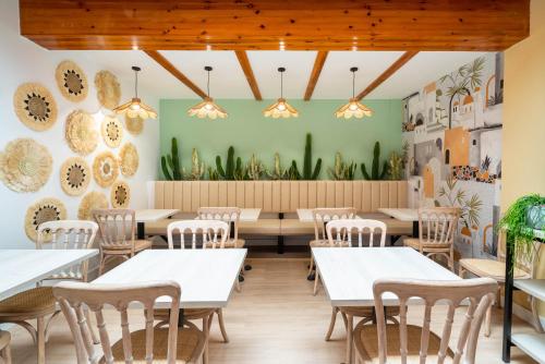 a dining room with white tables and chairs at BF Rooms Carboneras in Carboneras