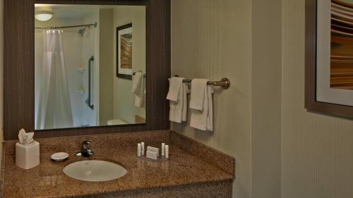 a bathroom with a sink and a mirror at Courtyard by Marriott Providence Warwick in Warwick