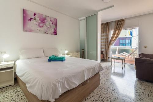 Posteľ alebo postele v izbe v ubytovaní Flatguest Central City