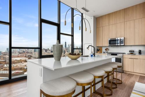 Kuchyň nebo kuchyňský kout v ubytování Avenir West Loop Penthouses with Iconic City Views