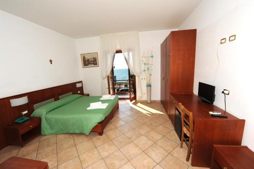 TV a/nebo společenská místnost v ubytování B&B Anna Lungomare