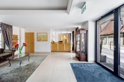 Ein Sitzbereich in der Unterkunft Euterpe Hotel