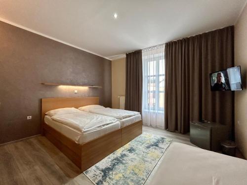 A bed or beds in a room at Hotel Roháč