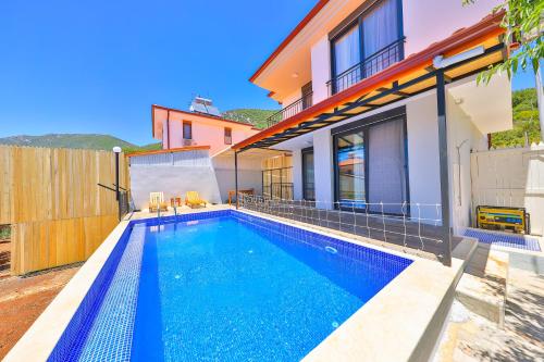Bazén v ubytování Luxury Villa Meri with Pool and Jakuzi in Kaş nebo v jeho okolí