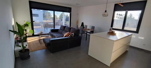 Fotografie z fotogalerie ubytování Chalet con piscina, terraza y barbacoa v destinaci Pallaresos